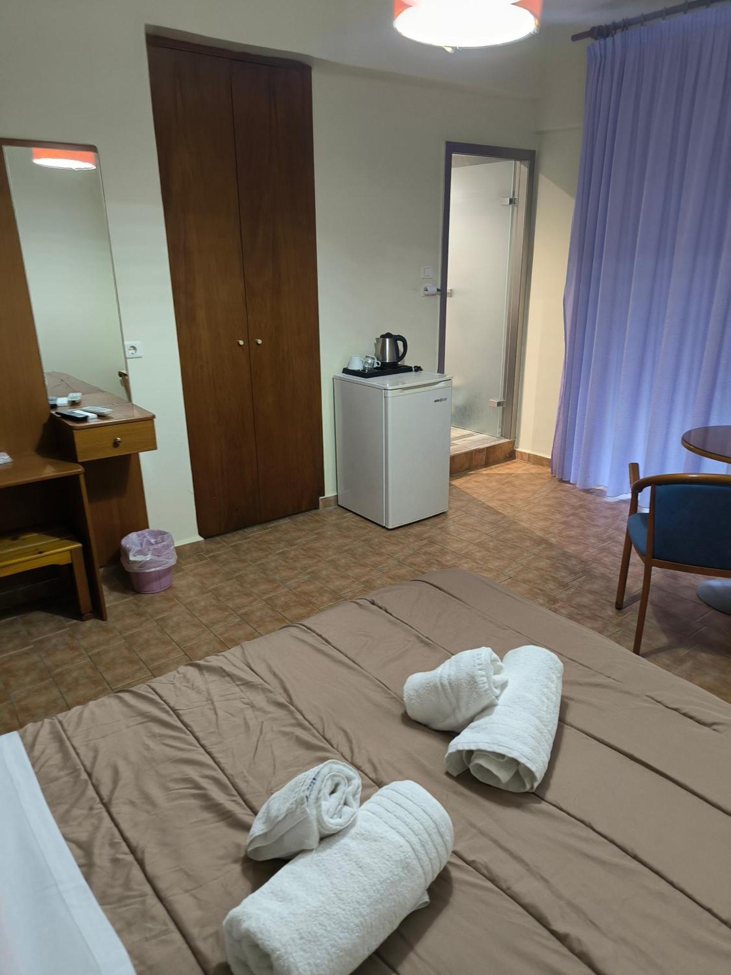 Hotel Almira Agía Triás Ngoại thất bức ảnh